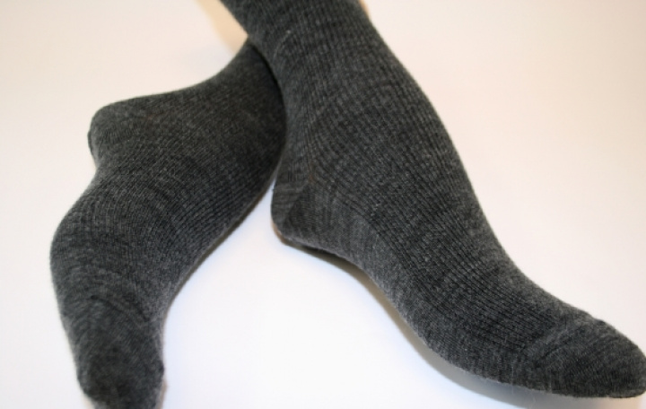 Ribbad tunn ullstrumpa i gruppen Strumpor / Ullstrumpor hos Gus Textil AB (241034r)