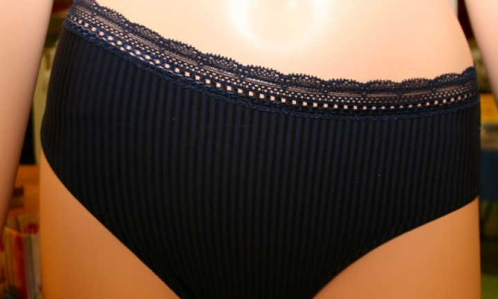 Fynd! Laila taitrosor i gruppen Fyndlåda! / Billiga trosor hos Gus Textil AB (90245r)
